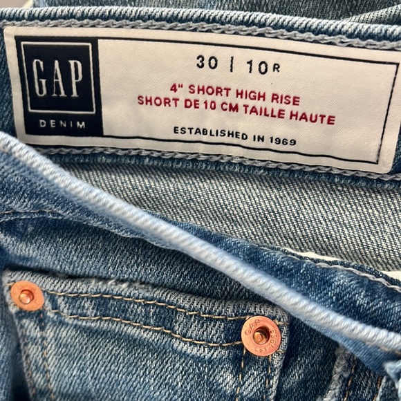 Gap jean shorts - Picture 3 of 3